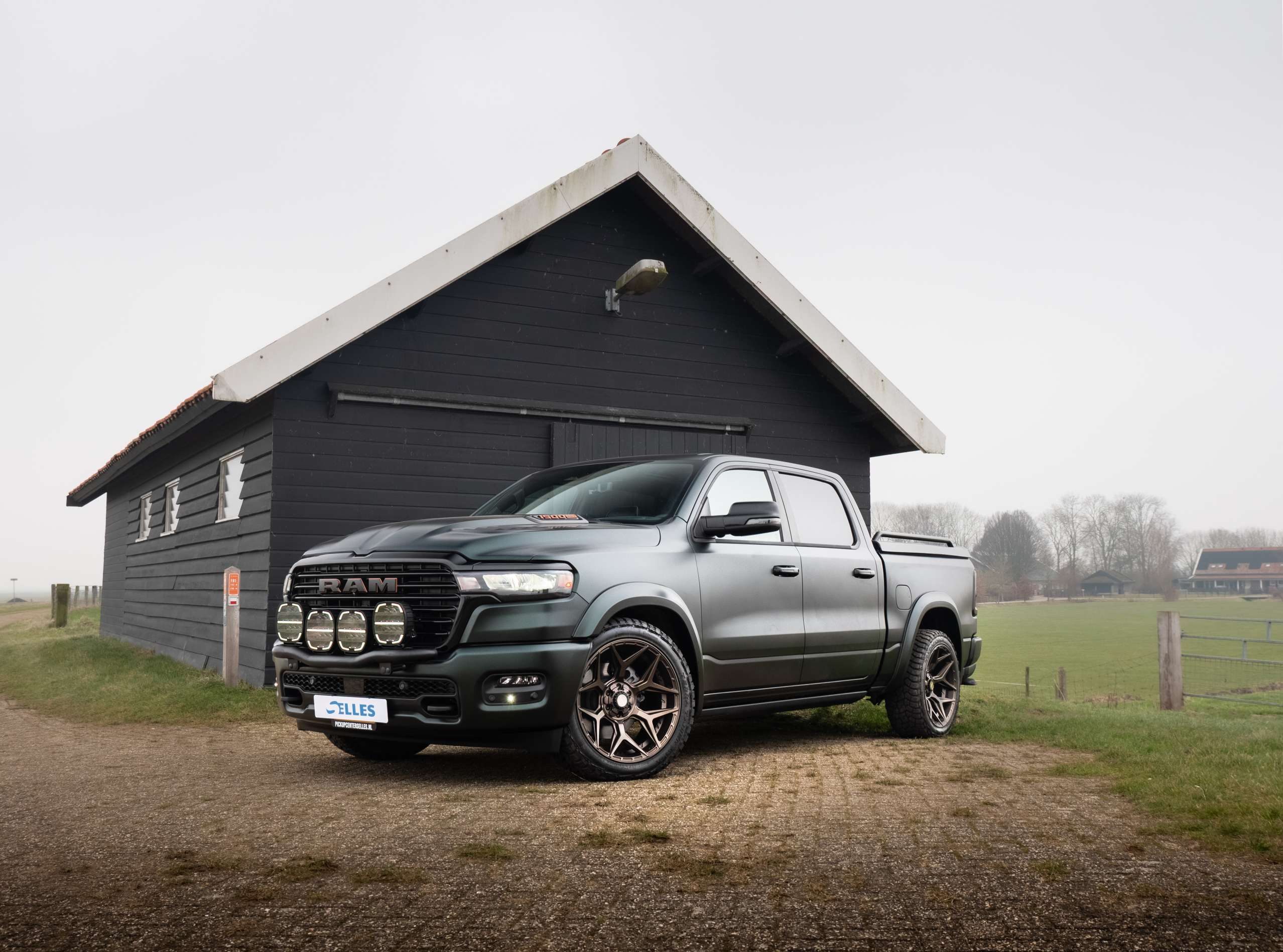 RAM 1500 Laramie Night automotive fotografie door WayLAN Media
